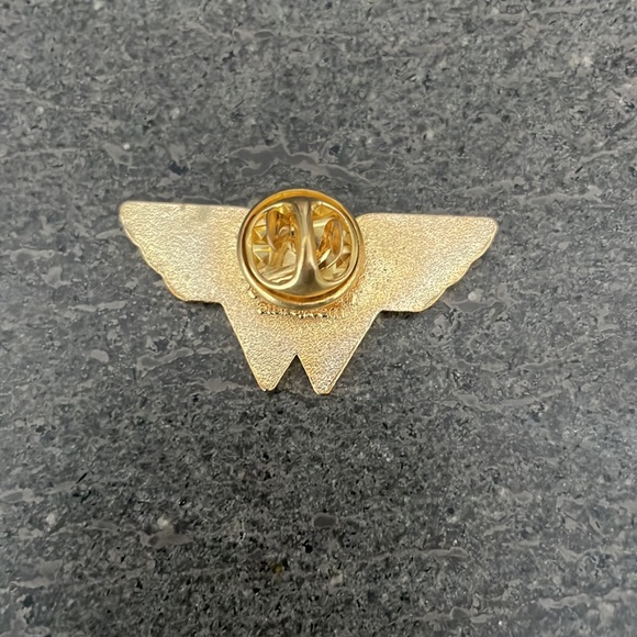 Wonder Woman Pin - Picture 2 of 2